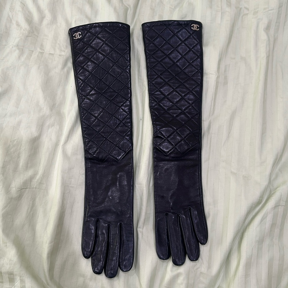 Chanel Black classic lambskin gloves